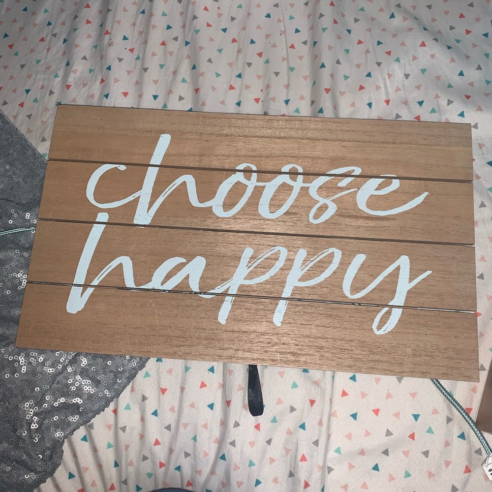 Choose happy wall decor